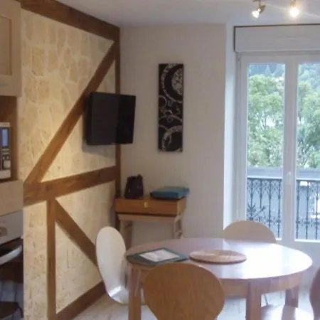 Apartment F3 Au Mont-dore, A Proximite Du Centre, 55m², Classe 3 Etoiles, Pour 4 Personnes. - Fr-1-415-16